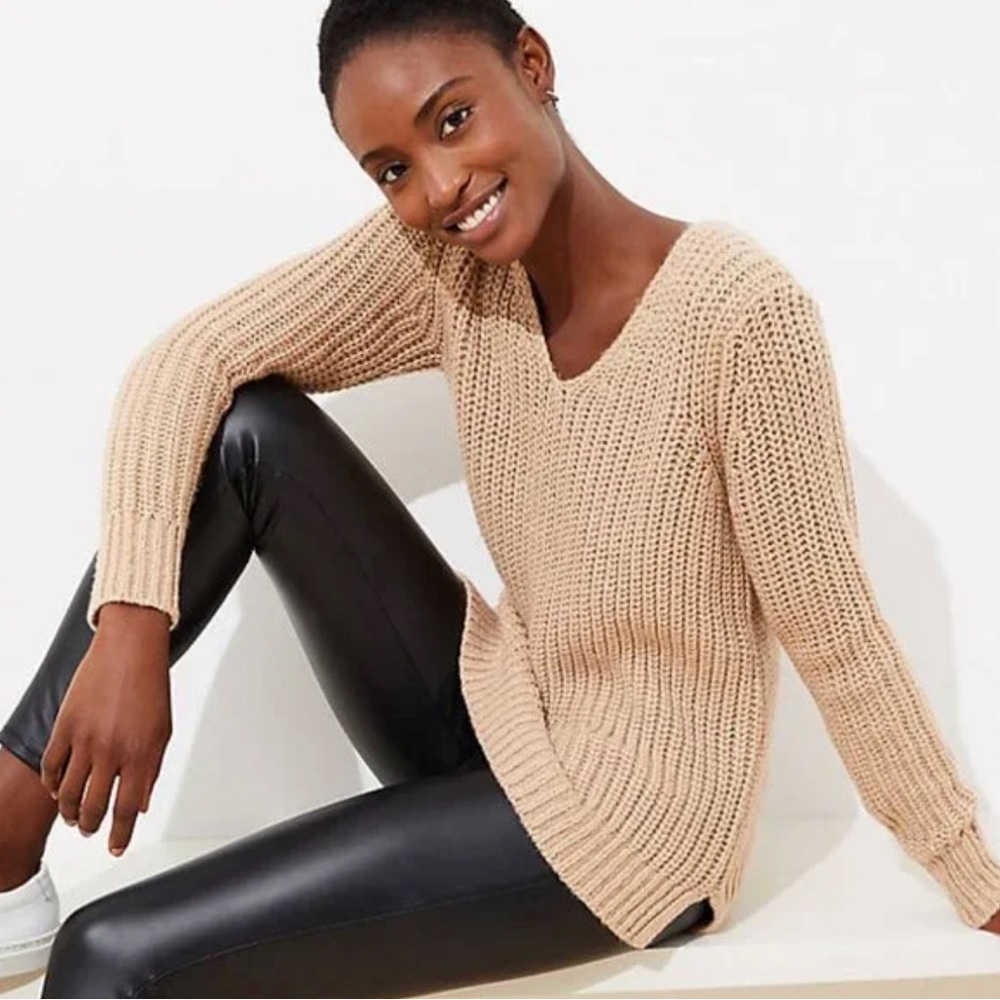 LOFT V-Neck Oversized Side Slits
Ribbed Trim Beige Shimmer Pullover
Sweater Sz M